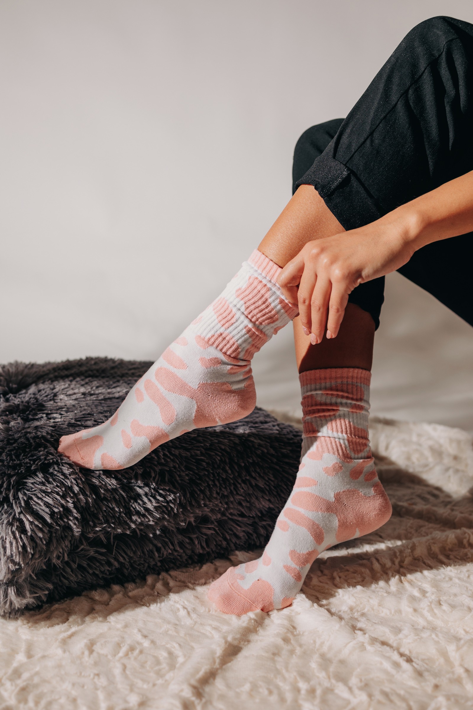 Δίχρωμες Βαμβακερές Κάλτσες με Cow Print