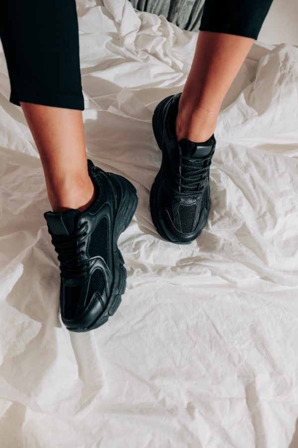 Μαύρα Sneakers με Κορδόνια