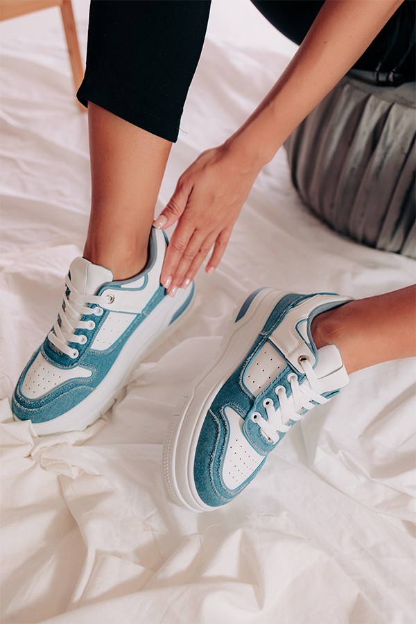 Λευκά Sneakers με Μπλε Jean Λεπτομέρειες